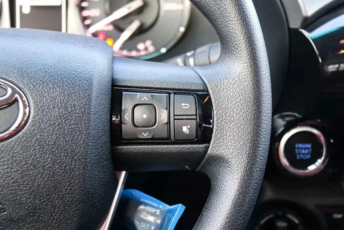 Toyota Hilux 4.0 AT 4WD (238 حصان) - 12