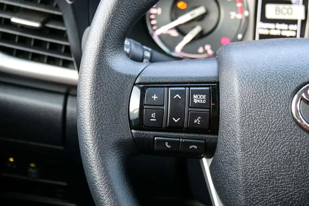 Toyota Hilux 4.0 AT 4WD (238 حصان) - 11