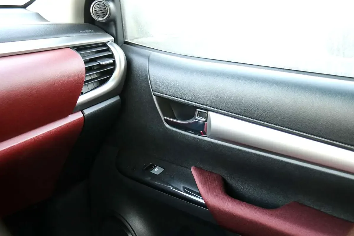 Toyota Hilux 4.0 AT 4WD (238 حصان) - 15