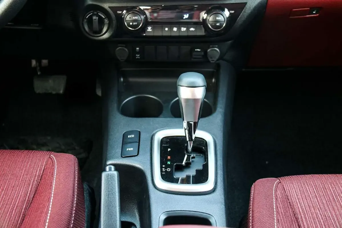 Toyota Hilux 4.0 AT 4WD (238 حصان) - 14
