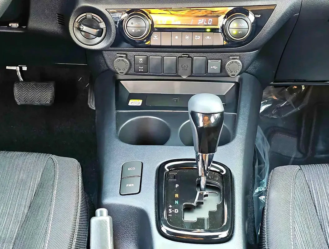 Toyota Hilux 4.0 AT 4WD (238 hp) - 14
