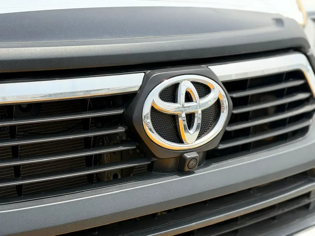 Toyota Hilux 4.0 AT 4WD (238 حصان) - 5