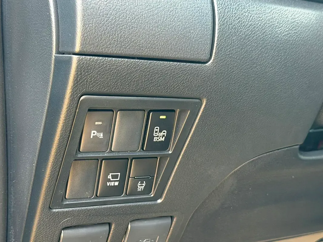 Toyota Hilux 4.0 AT 4WD (238 حصان) - 8