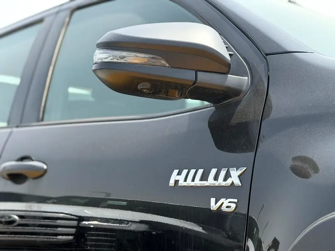 Toyota Hilux 4.0 AT 4WD (238 حصان) - 6