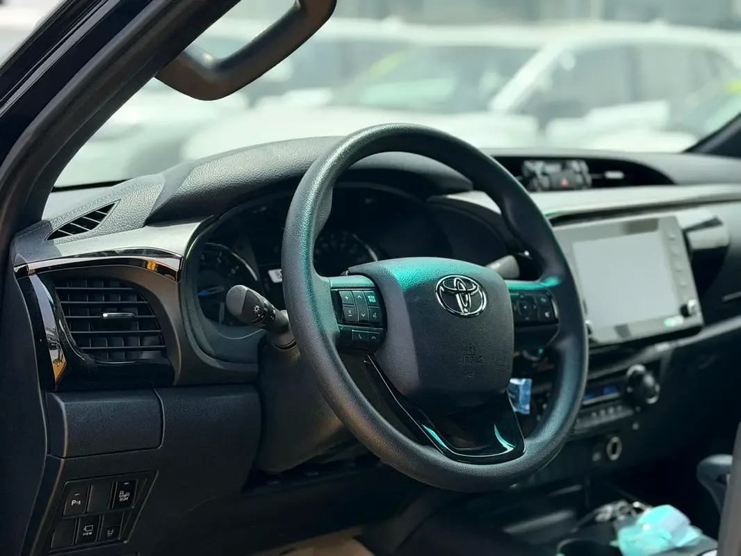 Toyota Hilux 4.0 AT 4WD (238 حصان) - 9