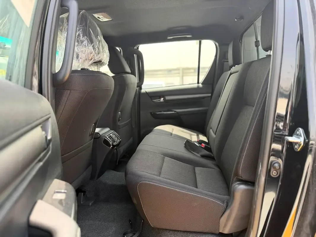 Toyota Hilux 4.0 AT 4WD (238 حصان) - 12