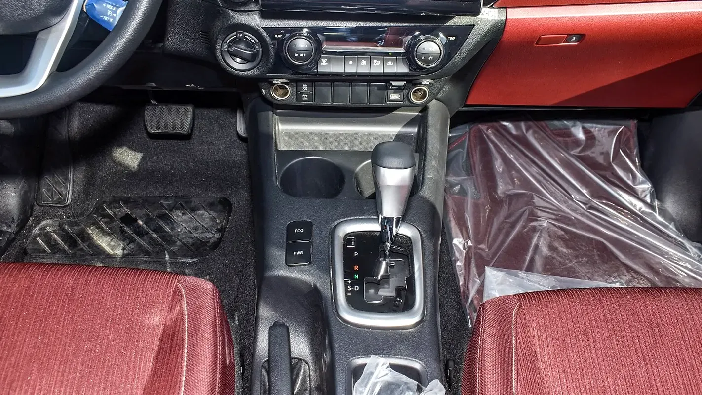 Toyota Hilux 4.0 AT 4WD (238 hp) - 13
