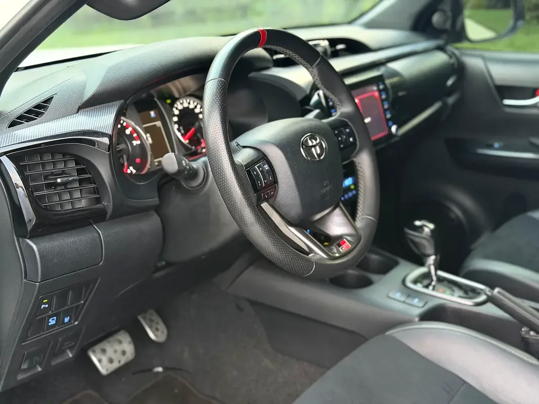 Toyota Hilux 4.0 AT 4WD (238 hp) - 9