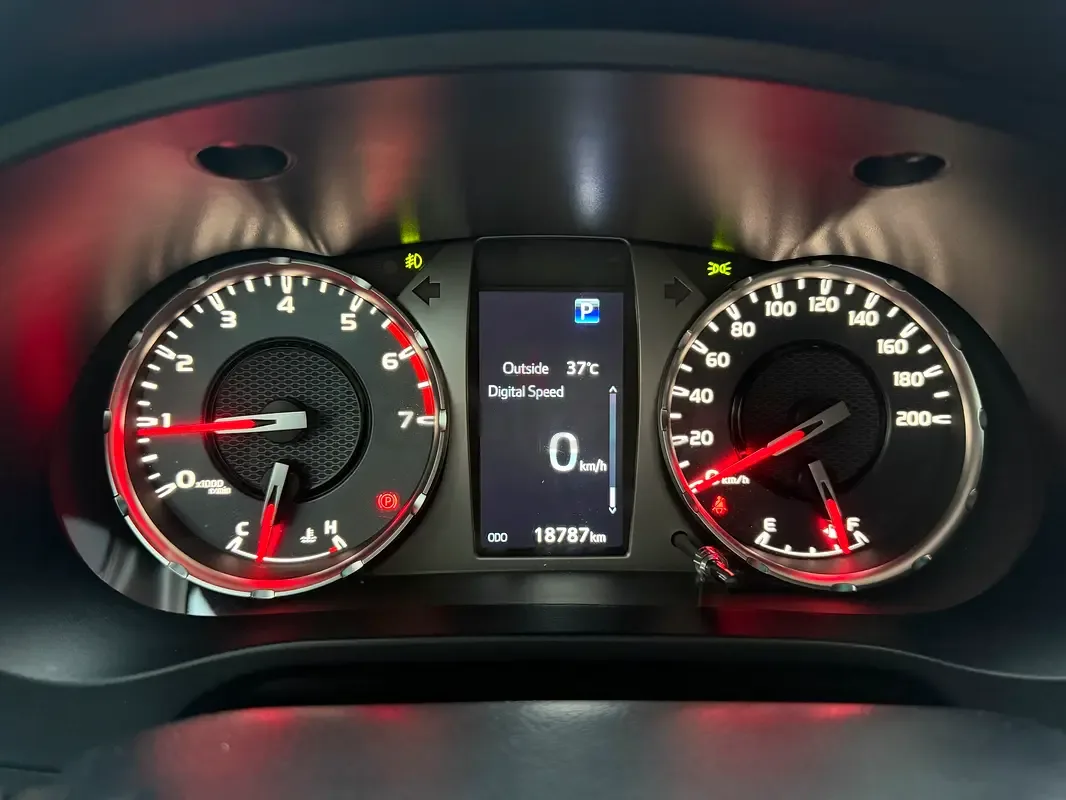 Toyota Hilux 4.0 AT 4WD (238 hp) - 15