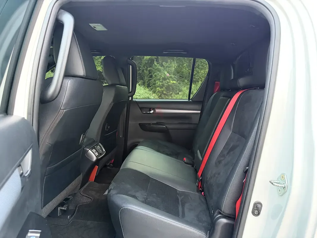 Toyota Hilux 4.0 AT 4WD (238 hp) - 14