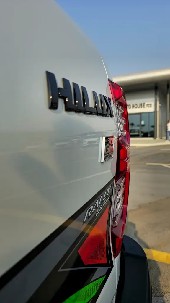 Toyota Hilux AT AWD (196 hp) - 10