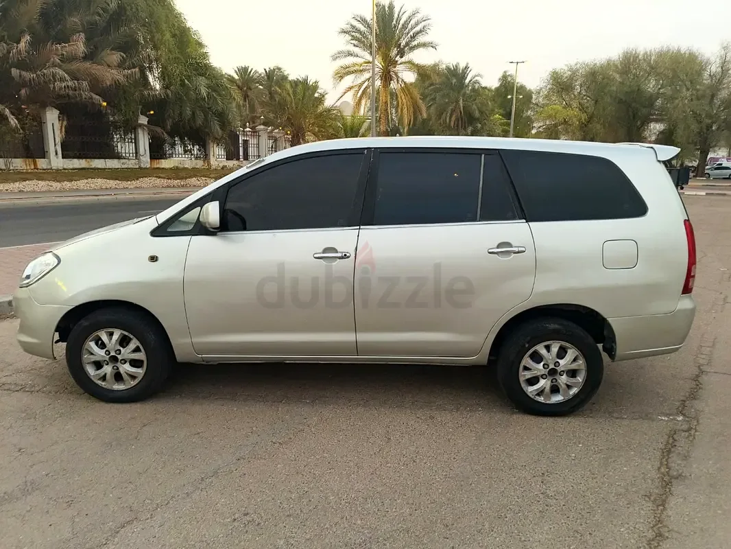 Toyota Innova 2.0 AT (136 hp)