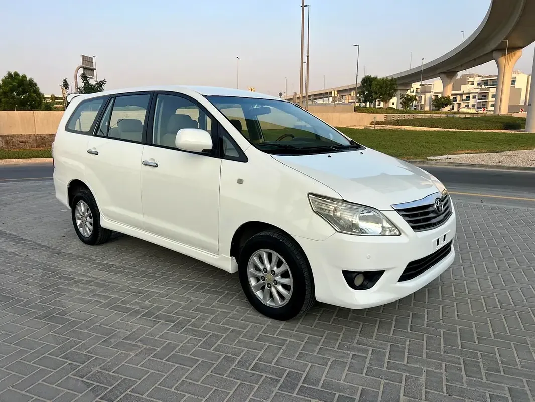 Toyota Innova 2.0 AT (136 hp)