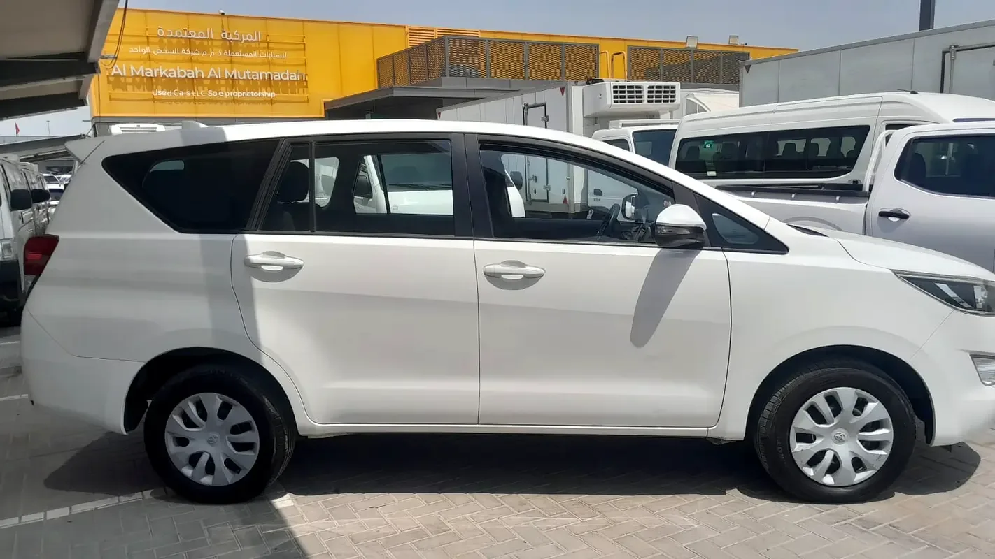 Toyota Innova 2.0 AT 8seat (136 حصان) - 3