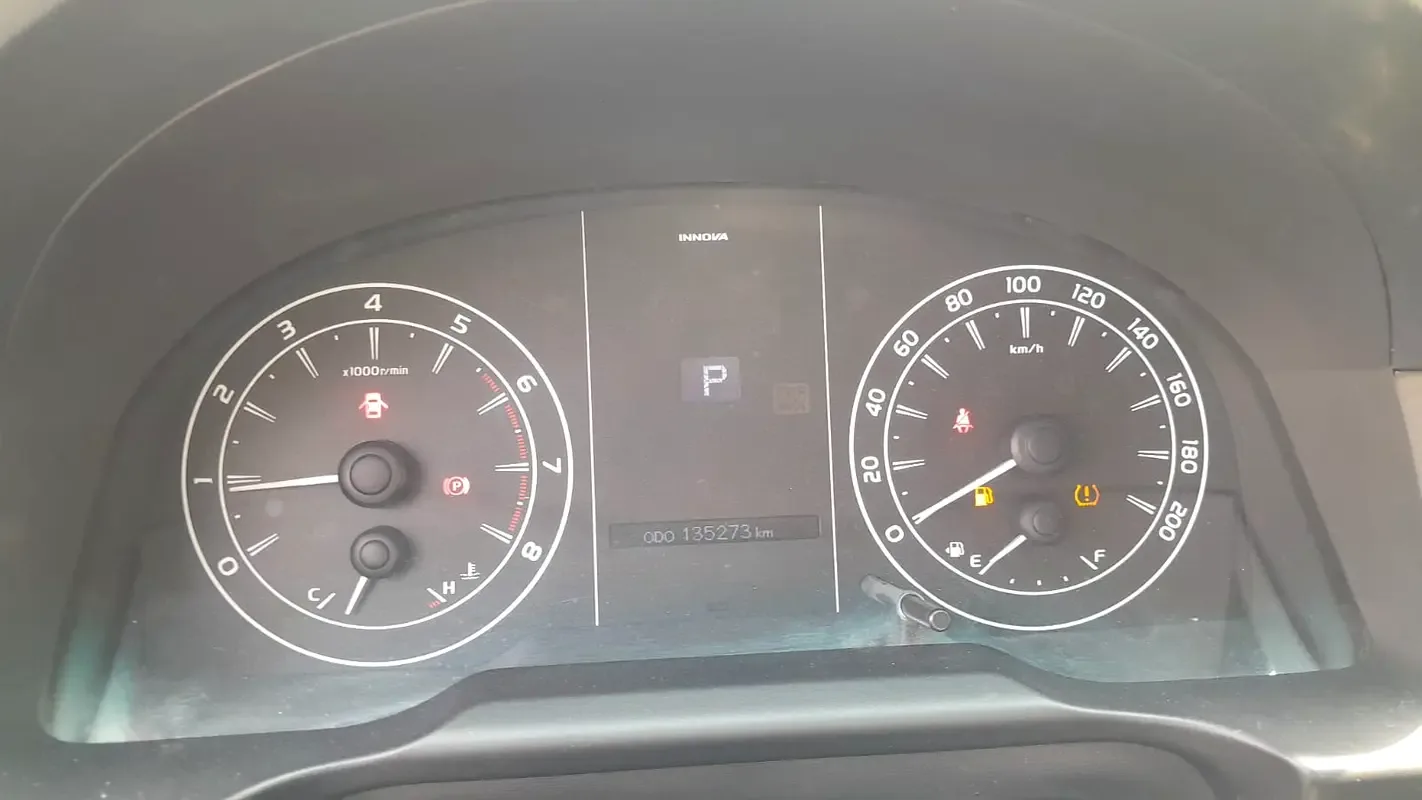 Toyota Innova 2.0 AT 8seat (136 حصان) - 11