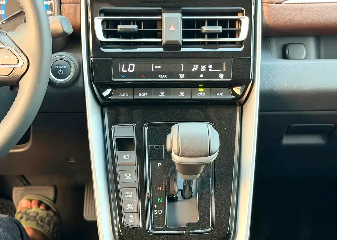 Toyota Innova 2.0 CVT (174 hp) - 10
