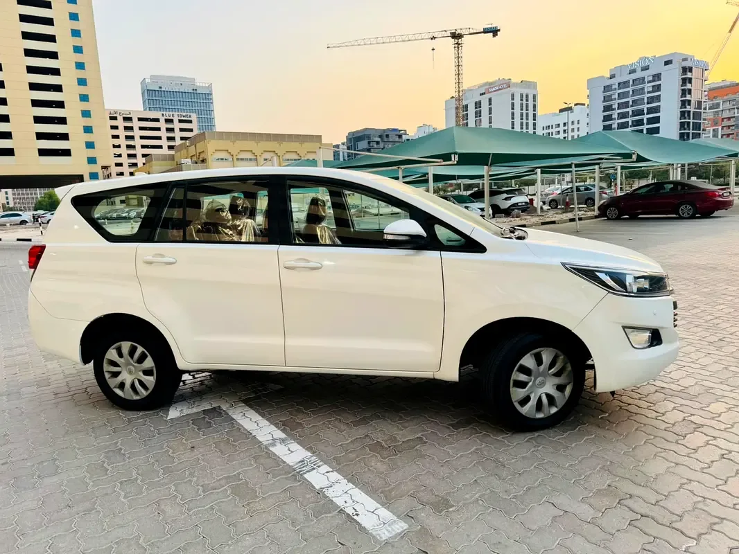 Toyota Innova 2.7 AT 8seat (158 حصان) - 3