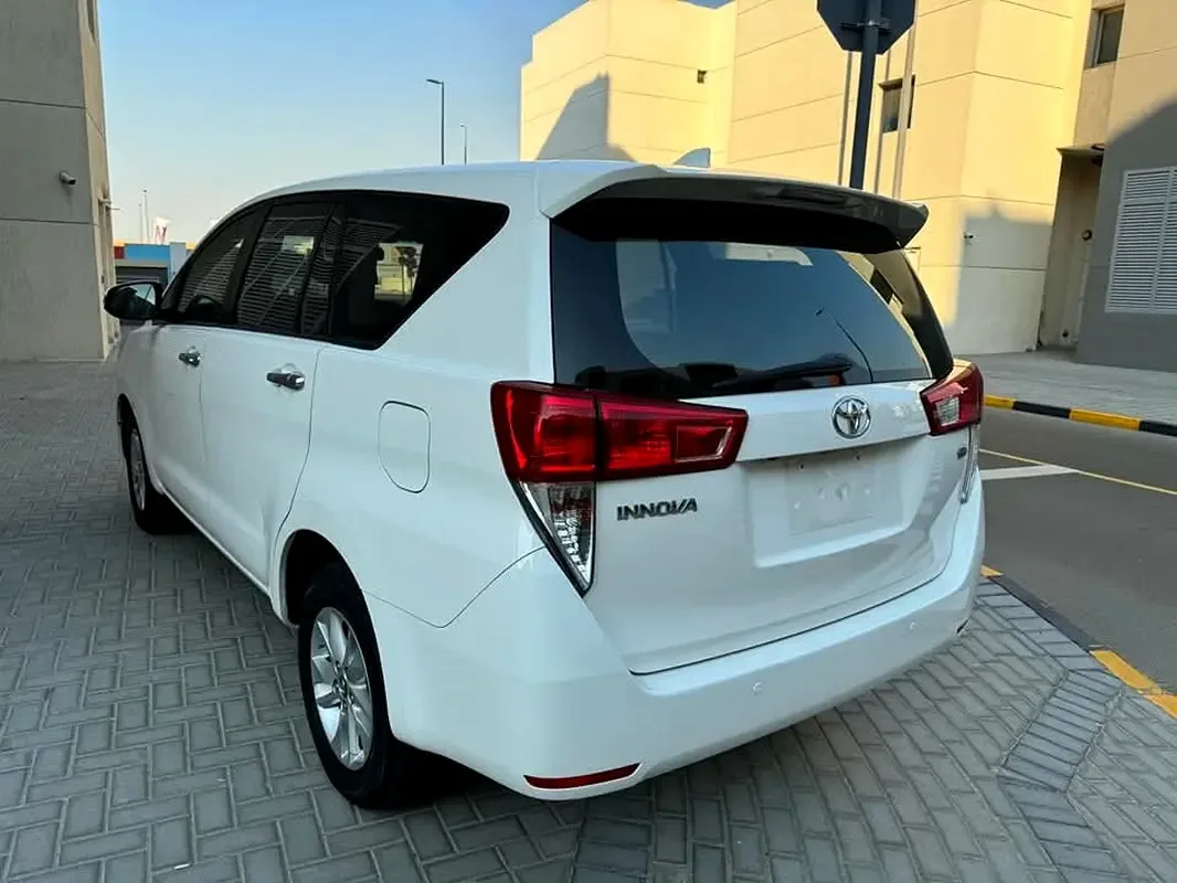 Toyota Innova 2.7 AT 8seat (158 حصان) - 2