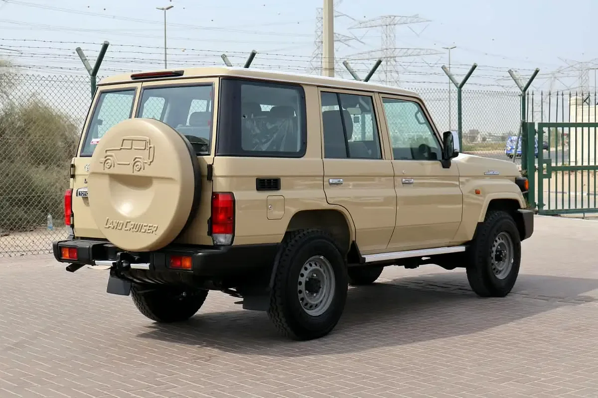 Toyota Land Cruiser 2.8 AT AWD (204 حصان) - 4