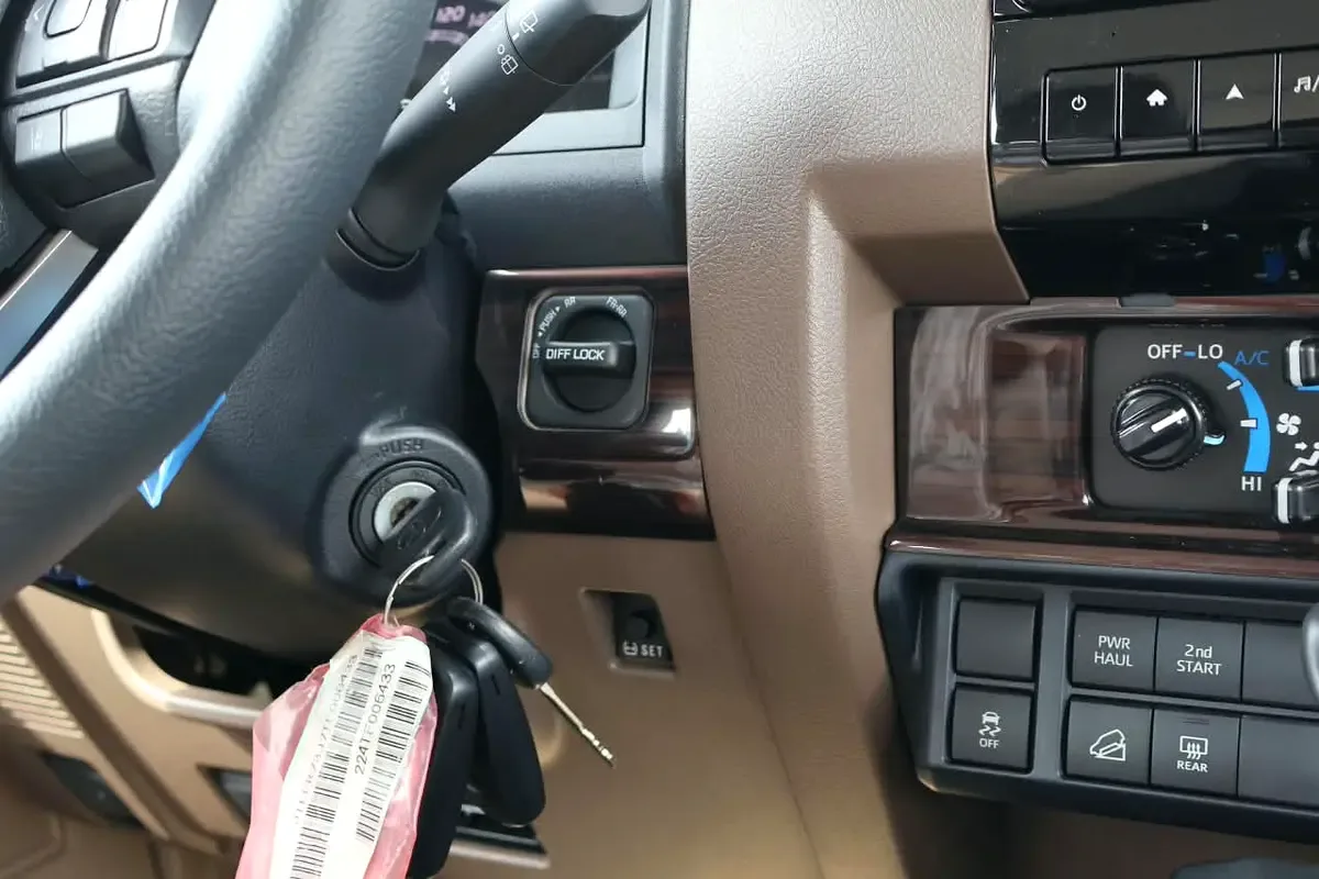Toyota Land Cruiser 2.8 AT AWD (204 حصان) - 11