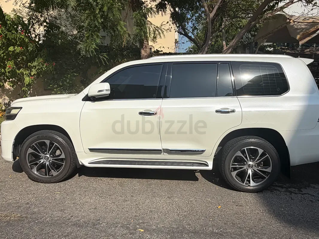 Toyota Land Cruiser 3.4 AT AWD (415 hp)