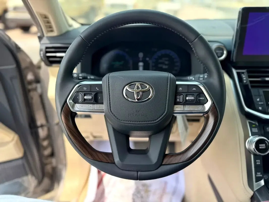 Toyota Land Cruiser 3.4 AT AWD (457 hp) - 8