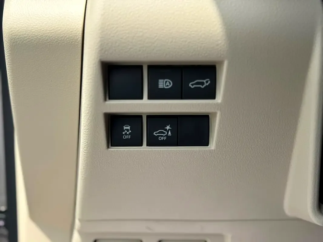 Toyota Land Cruiser 3.4 AT AWD (457 hp) - 17