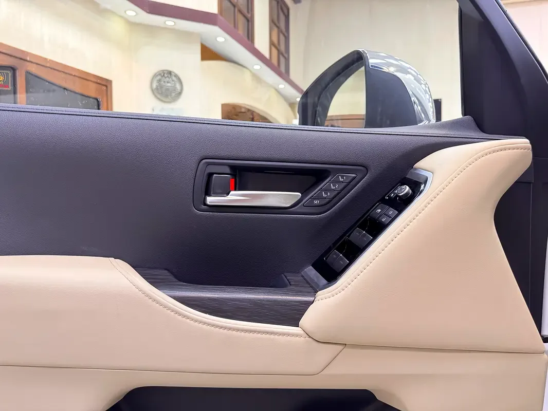 Toyota Land Cruiser 3.4 AT AWD (457 hp) - 11