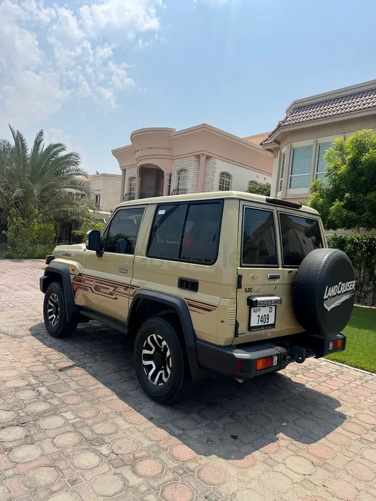 Toyota Land Cruiser 4.0 AT 4WD (228 hp)