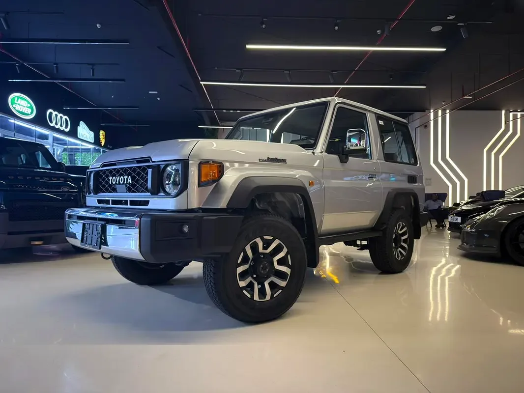 Toyota Land Cruiser 4.0 AT 4WD (228 حصان) - 2