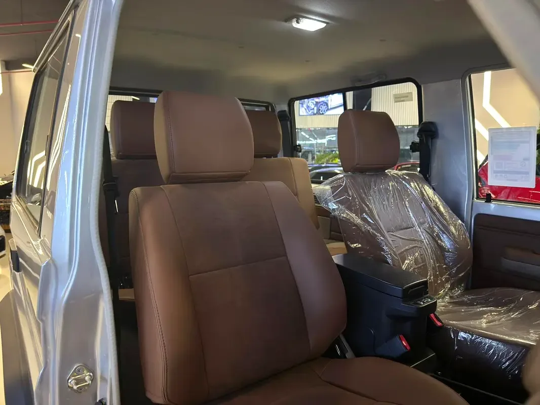 Toyota Land Cruiser 4.0 AT 4WD (228 حصان) - 11