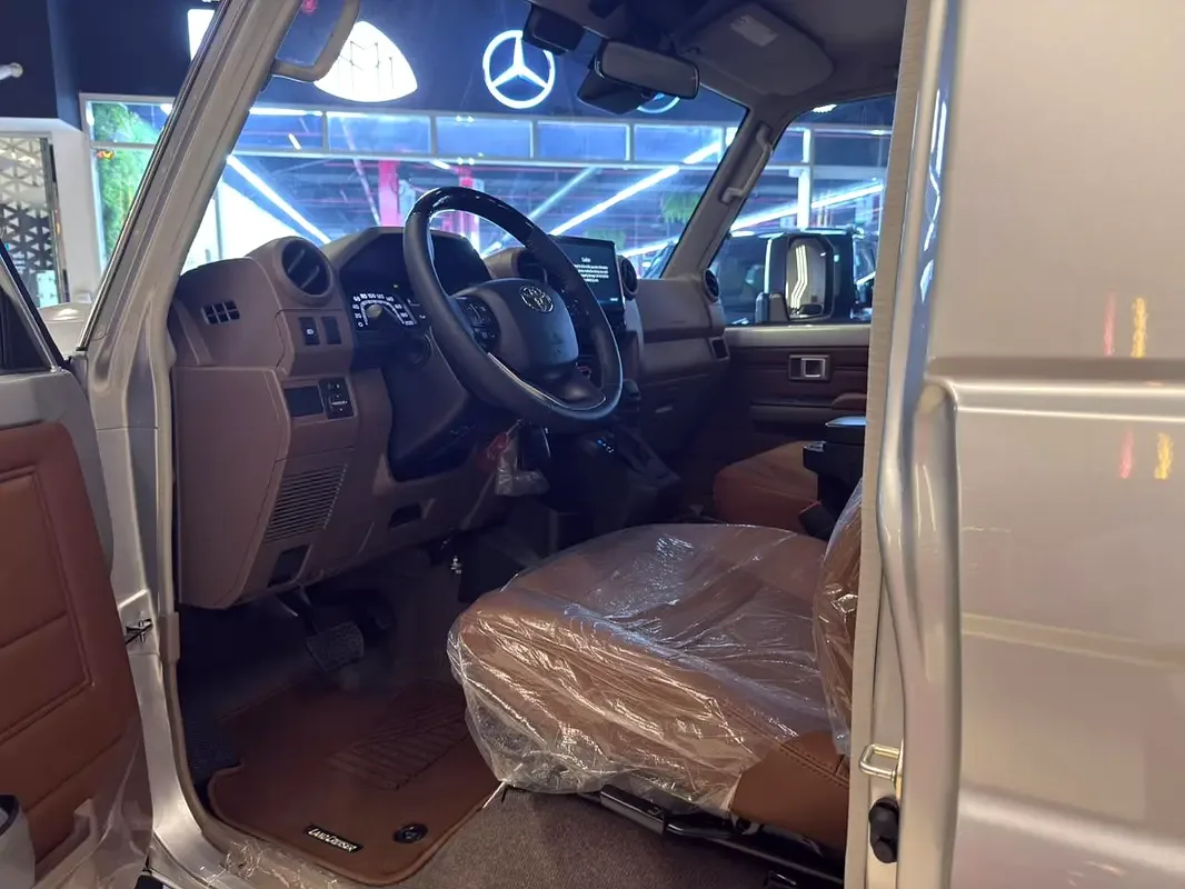 Toyota Land Cruiser 4.0 AT 4WD (228 حصان) - 14