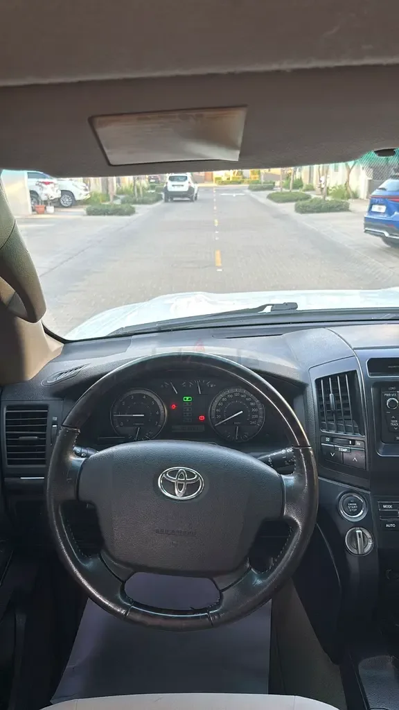 Toyota Land Cruiser 4.0 AT 4WD (243 حصان) - 2