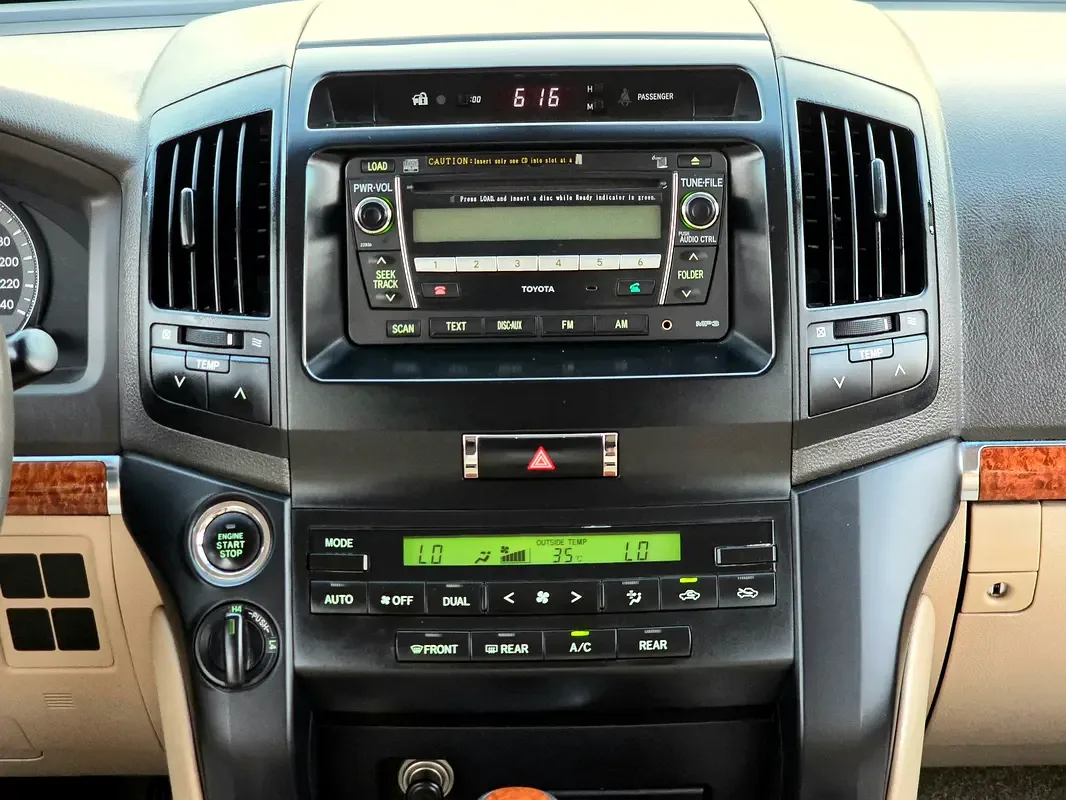 Toyota Land Cruiser 4.0 AT 4WD (243 hp) - 16