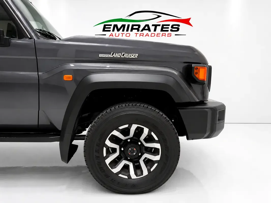 Toyota Land Cruiser 4.0 AT 4WD (275 حصان) - 4