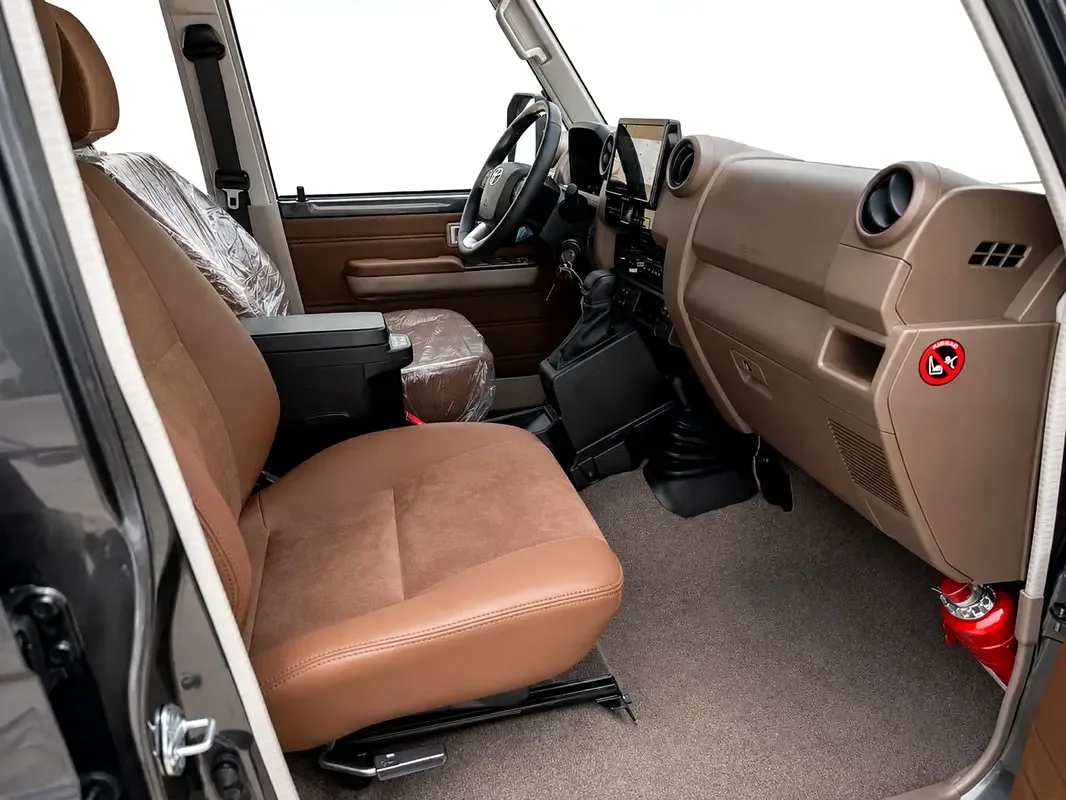 Toyota Land Cruiser 4.0 AT 4WD (275 حصان) - 12