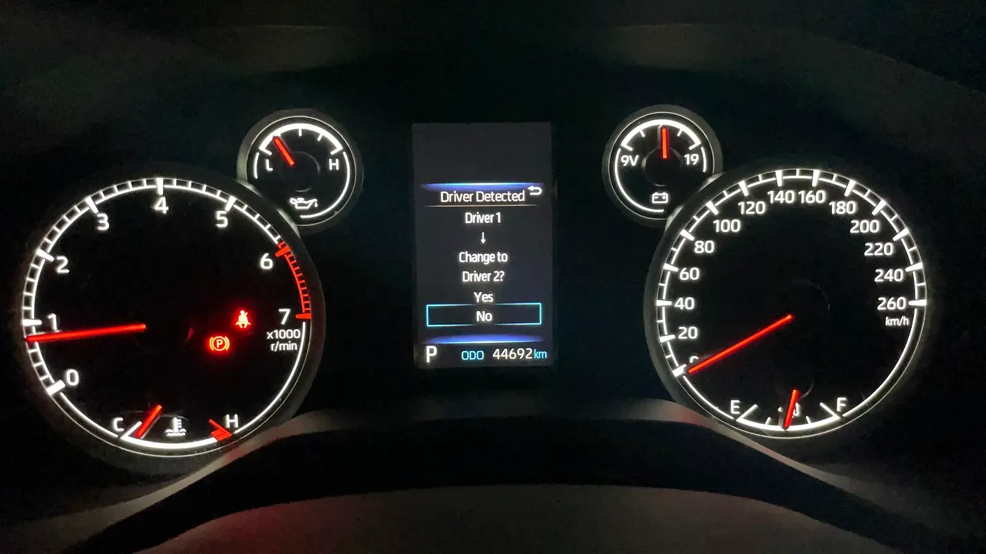 Toyota Land Cruiser 4.0 AT 4WD (275 حصان) - 9