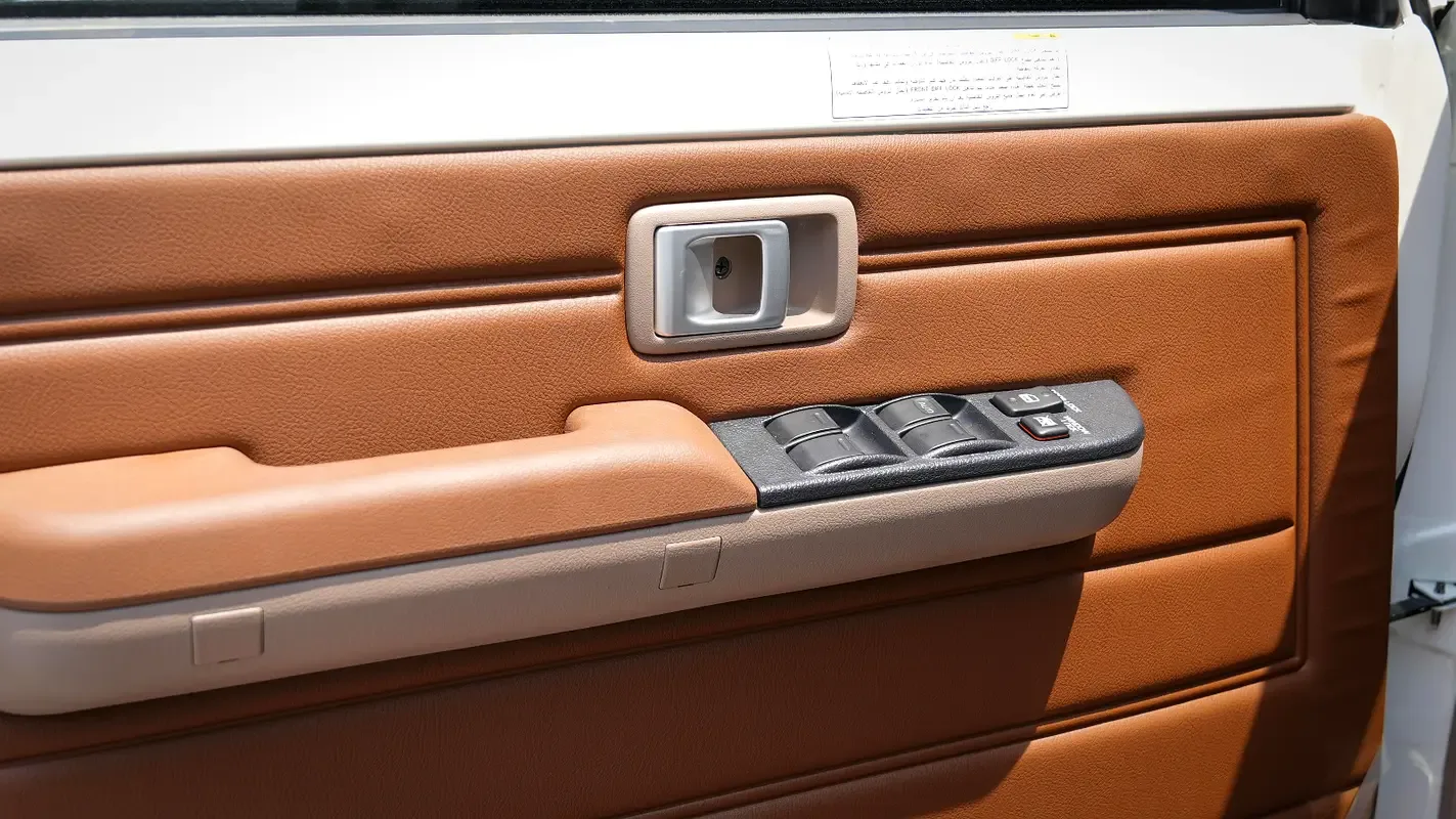 Toyota Land Cruiser 4.0 AT AWD (228 hp) - 12