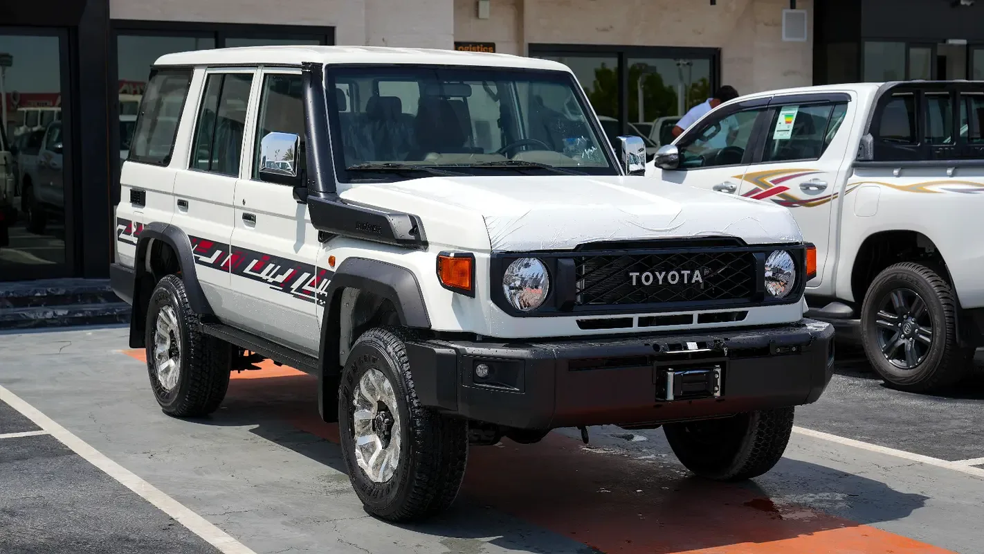 Toyota Land Cruiser 4.0 AT AWD (228 hp)
