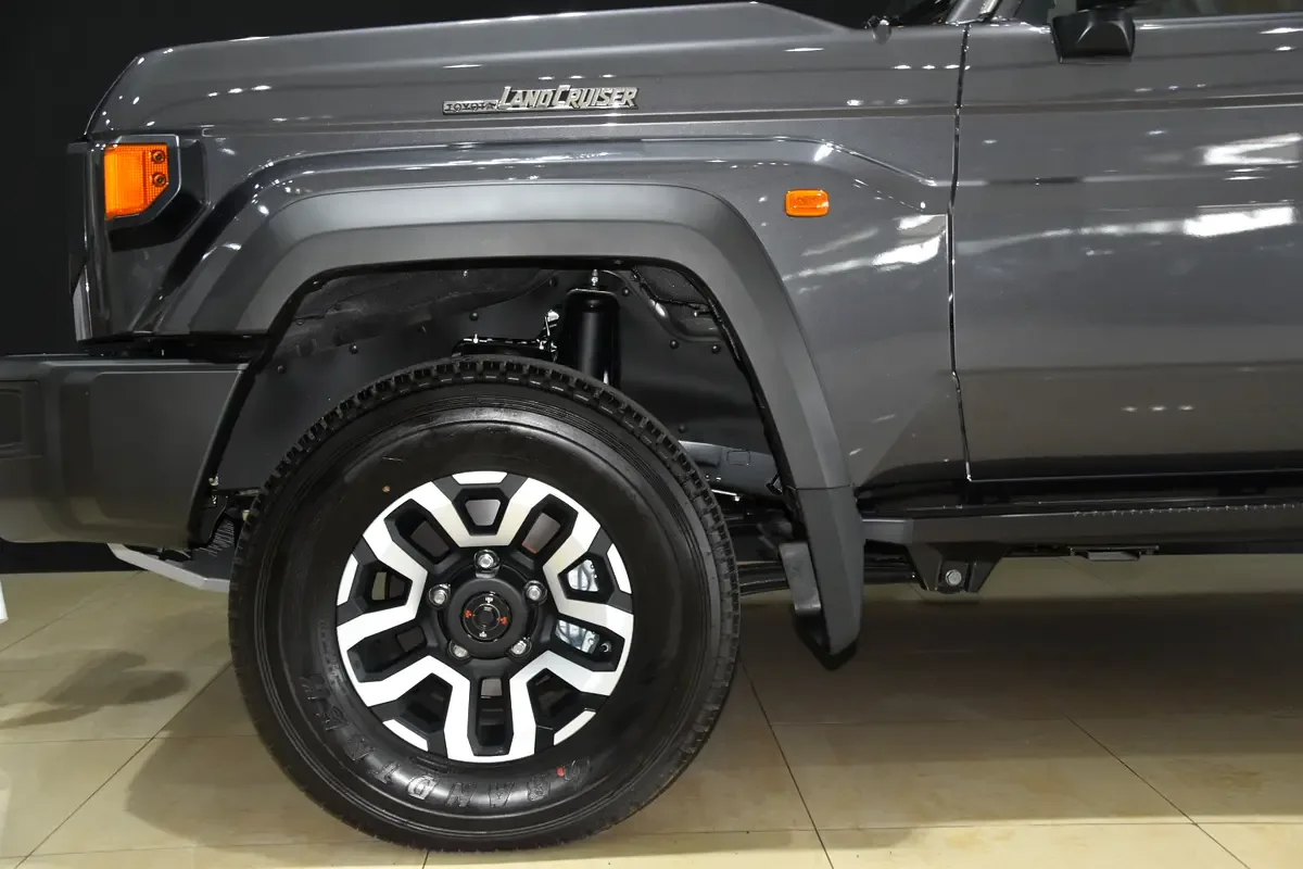 Toyota Land Cruiser 4.0 AT AWD (228 حصان) - 6