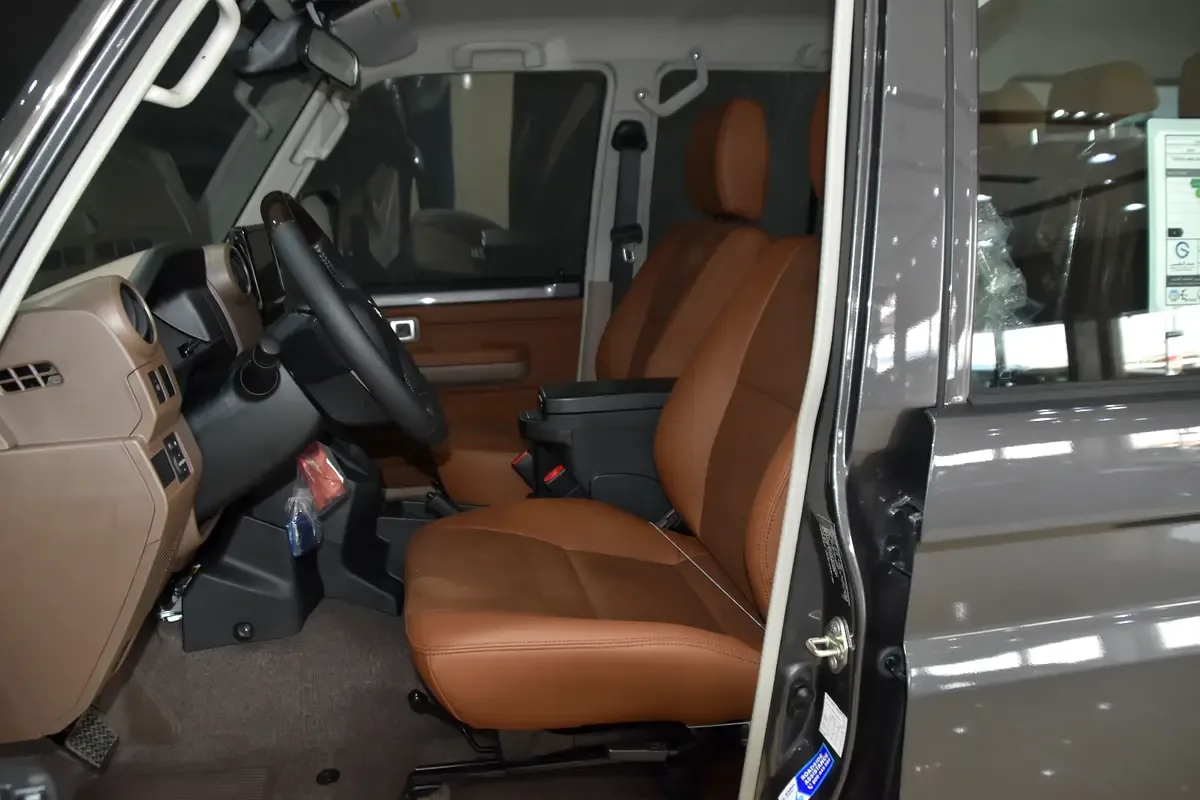 Toyota Land Cruiser 4.0 AT AWD (228 حصان) - 10