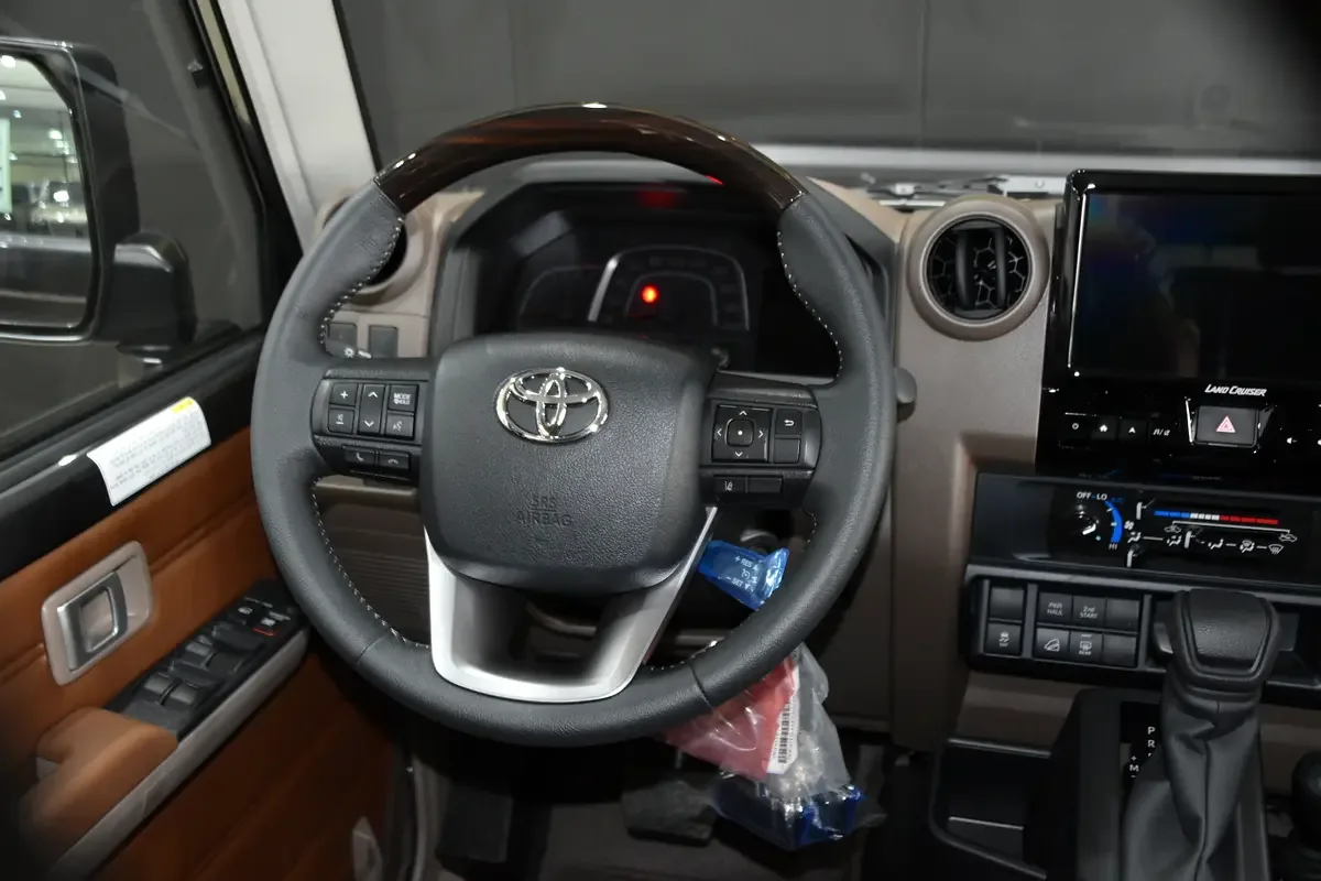 Toyota Land Cruiser 4.0 AT AWD (228 حصان) - 14