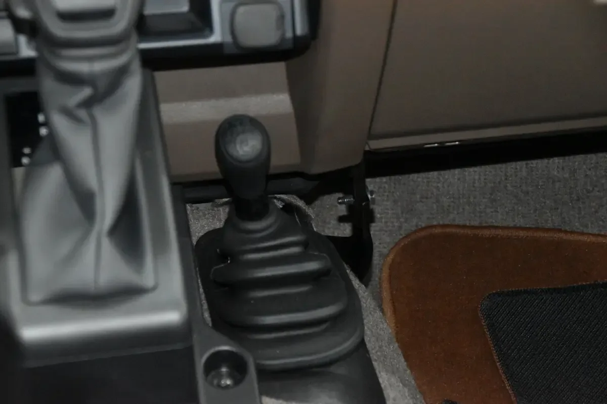 Toyota Land Cruiser 4.0 AT AWD (228 حصان) - 17