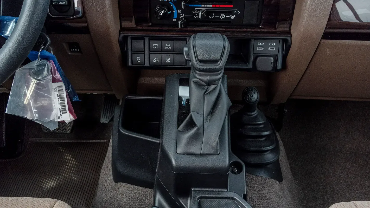 Toyota Land Cruiser 4.0 AT AWD (228 حصان) - 16