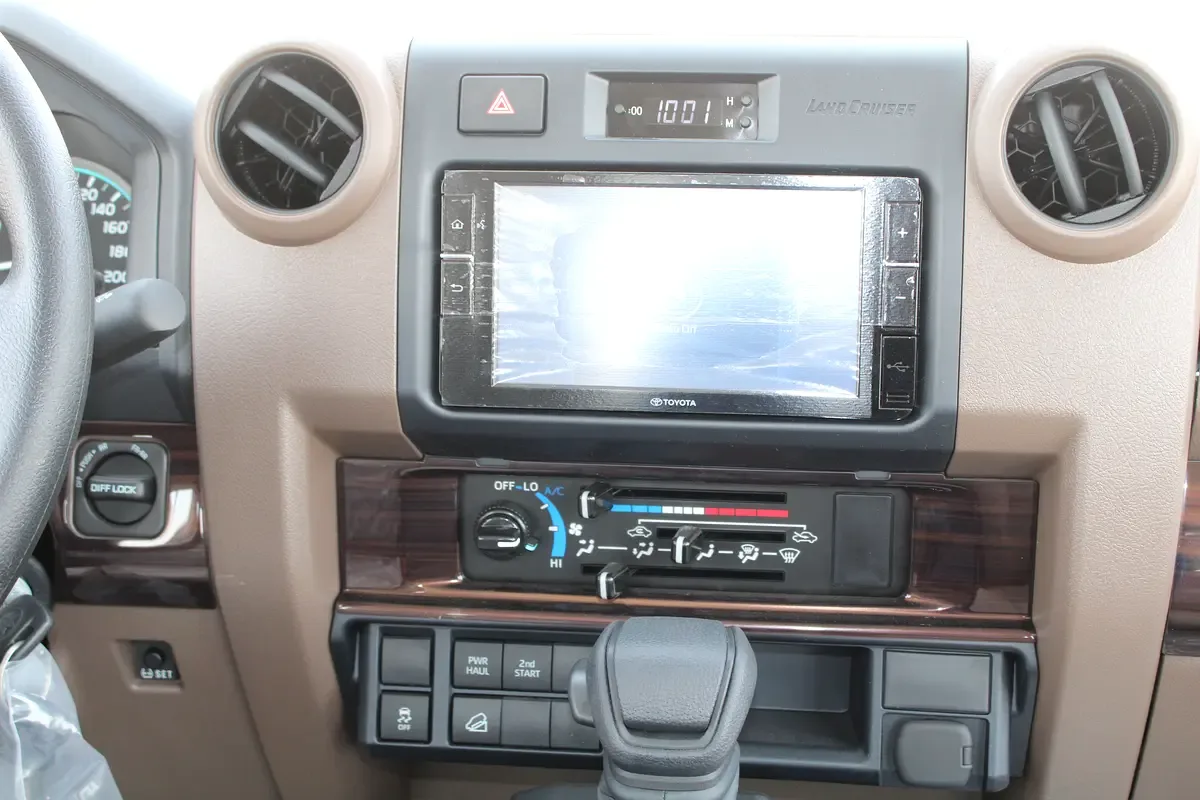 Toyota Land Cruiser 4.0 AT AWD (228 hp) - 11