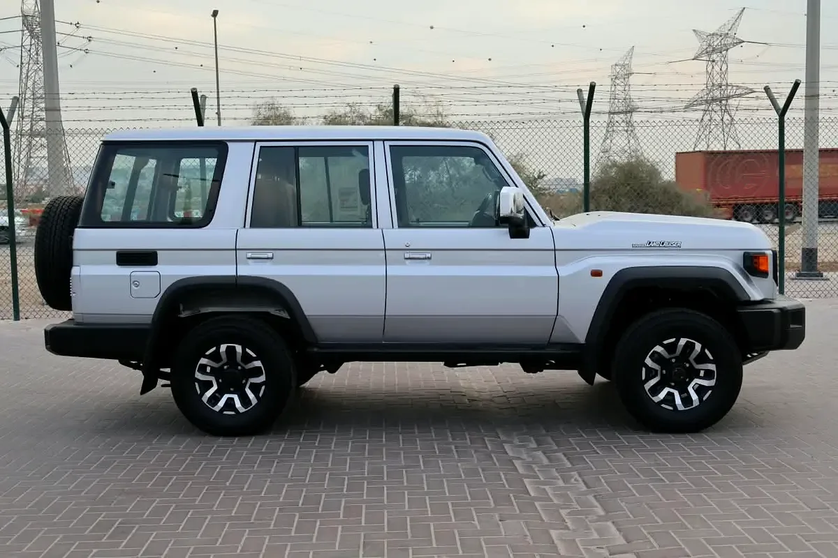 Toyota Land Cruiser 4.0 AT AWD (228 حصان) - 3