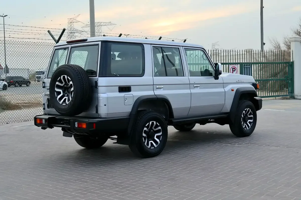 Toyota Land Cruiser 4.0 AT AWD (228 حصان) - 4