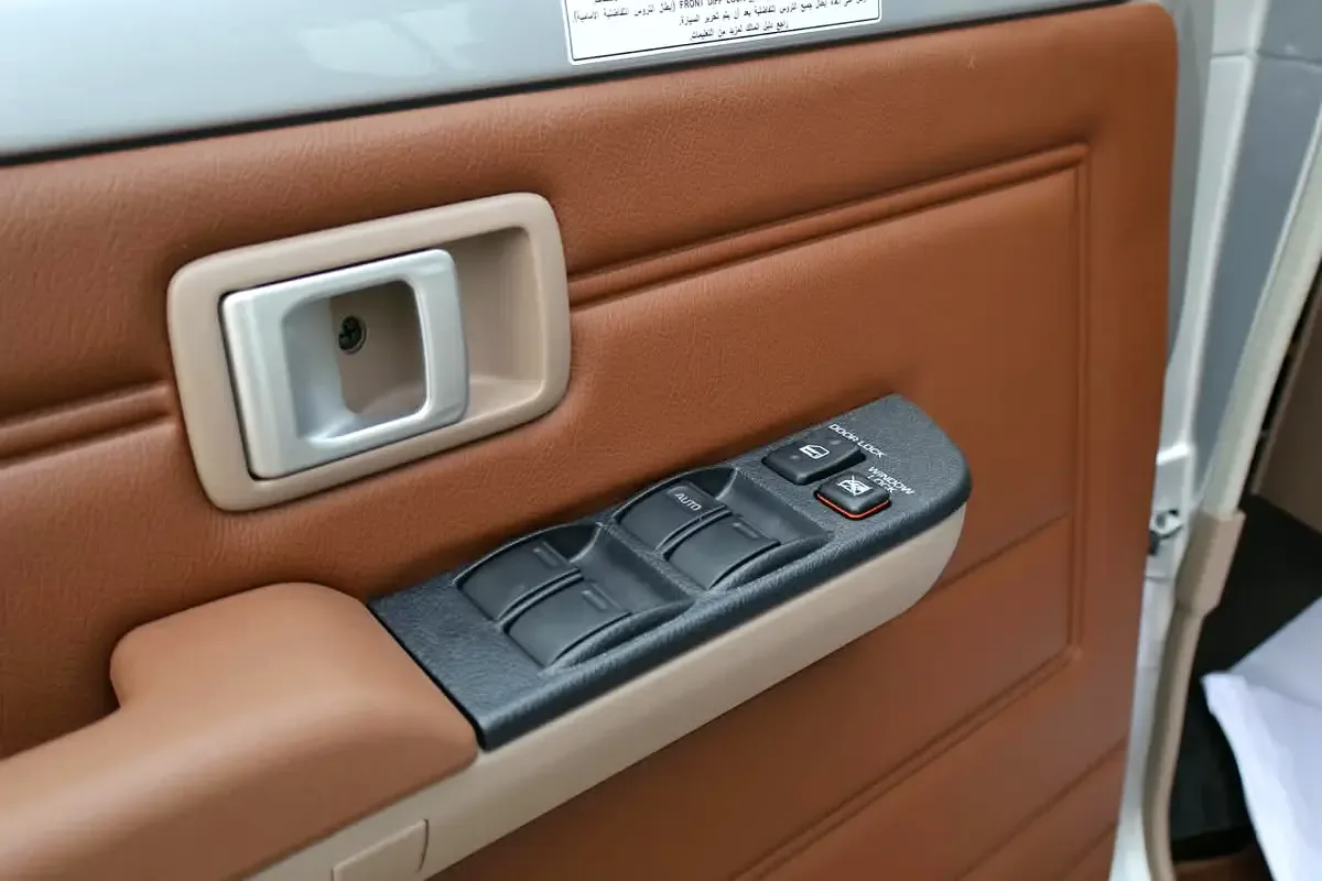 Toyota Land Cruiser 4.0 AT AWD (228 حصان) - 6