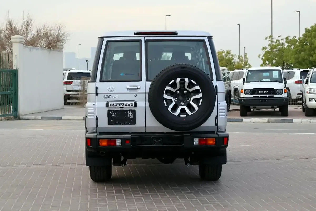 Toyota Land Cruiser 4.0 AT AWD (228 حصان) - 5