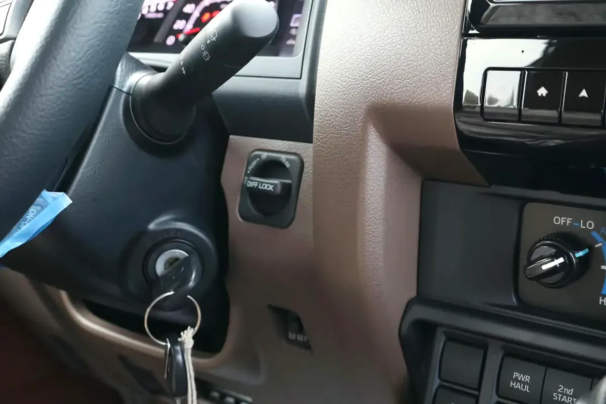 Toyota Land Cruiser 4.0 AT AWD (228 حصان) - 10